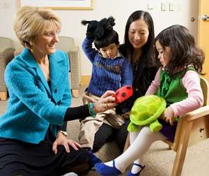 Robin Hansen and children at the MIND Institute. (Source: UC Regents)